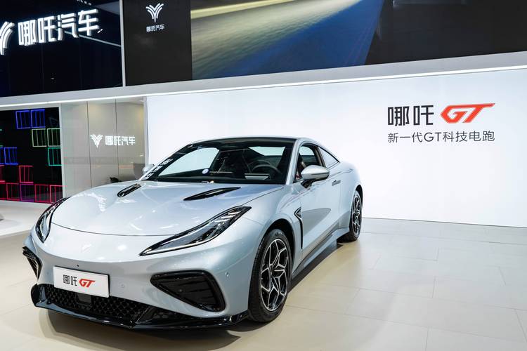 重庆梁平区超辉远企业管理咨询哪吒汽车在智能汽车领域的表现，领途汽车在新能源汽车市场中的影响力